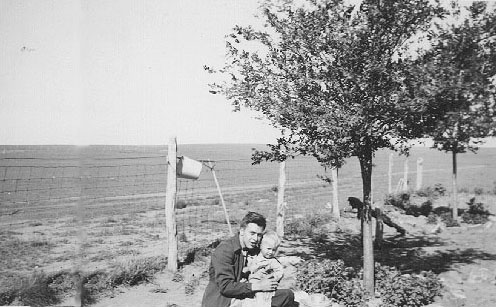 <warren yocum and terry in front yard of ranch house>