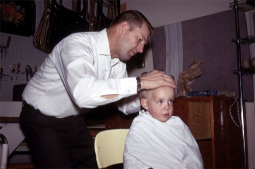 <glen horton giving ron a hair cut>